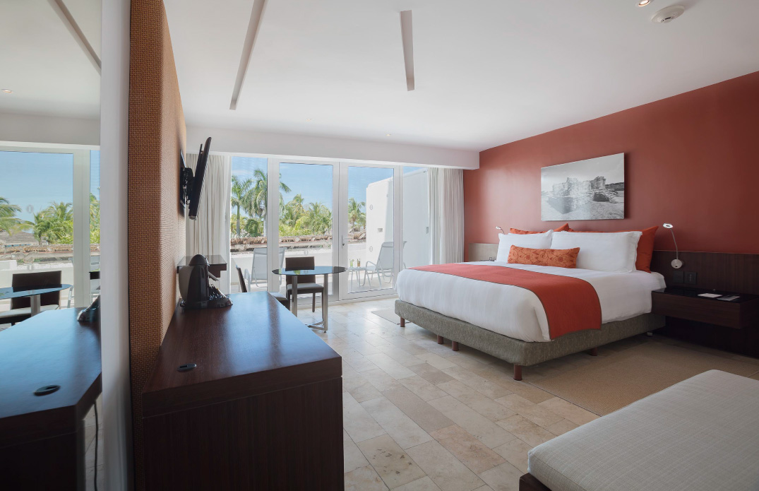 The best Cancun hotel suites with terrace and ocean view at Presidente InterContinental